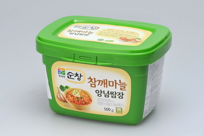 食物環境衞生署食物安全中心今日（三月二十六日）公布一款韓國生產的預先包裝麵豉醬懷疑含花生，可引致過敏，但未有在食物標籤上標明。圖示有關產品。 