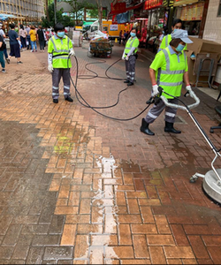 徹底清理垃圾及清洗地面2