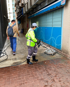 徹底清理垃圾及清洗地面3