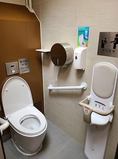 公廁內重新設計的廁具佈局3
