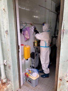 到葵涌某護老院進行清潔及消毒工作2