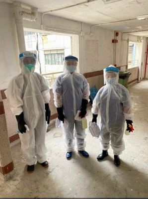 清潔工人到確診者住所進行消毒工作2