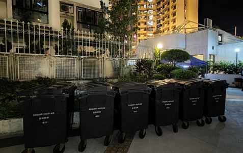 放置6個大型垃圾桶