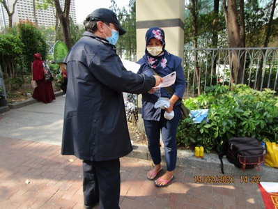 派發多種語言的宣傳單張1