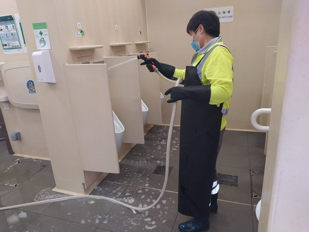 加強公廁的清潔工作