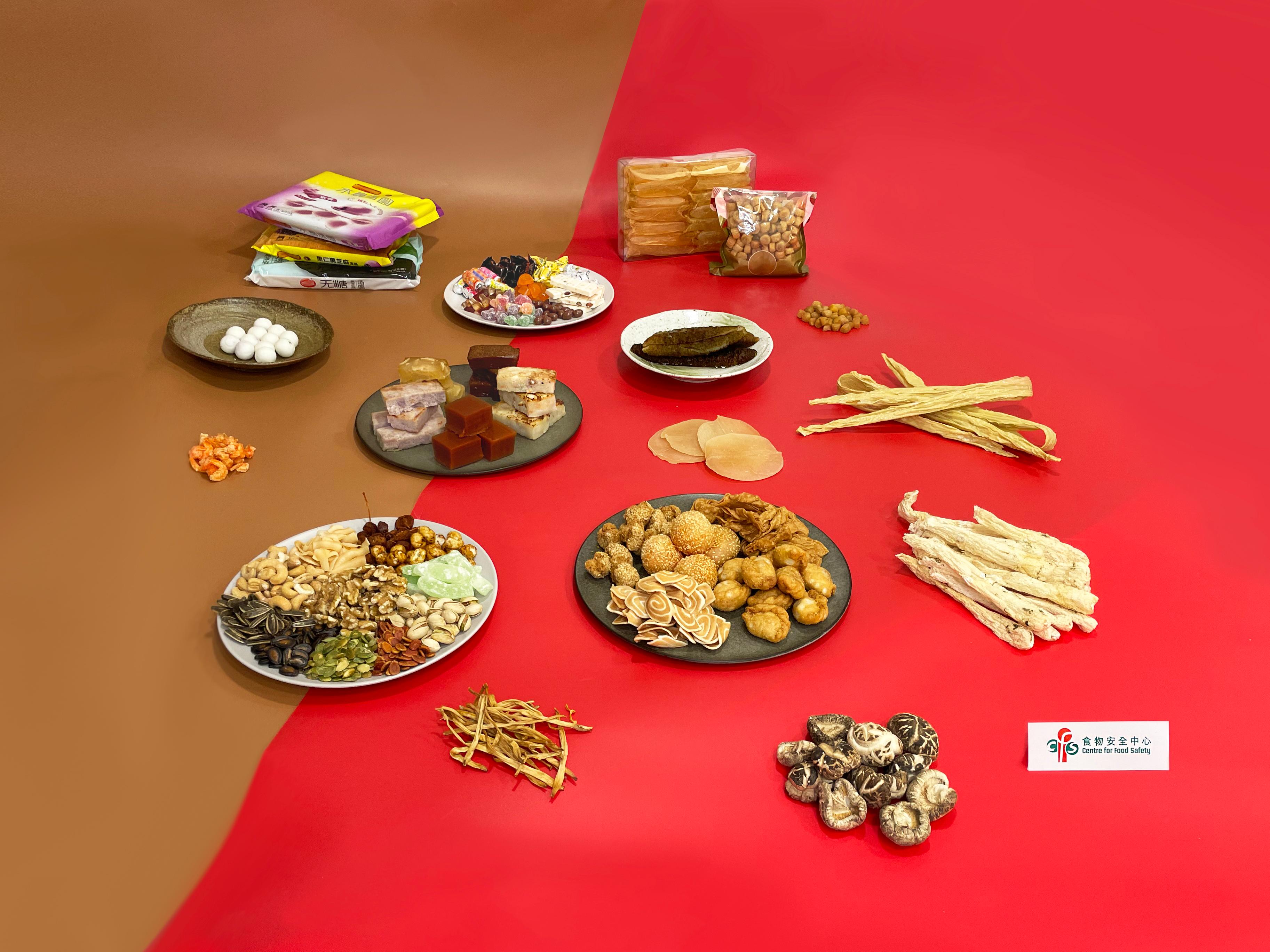 The Centre for Food Safety of the Food and Environmental Hygiene Department today (January 12) announced the test results of the seasonal food surveillance project on Lunar New Year food (second phase). The test results of around 110 samples collected were satisfactory except for a prepackaged melon seed sample detected with mineral oil at a level exceeding the legal limit and a prepackaged preserved fruit sample detected with sulphur dioxide at a level exceeding the legal limit and in breach of the food labelling regulation, which were announced earlier.