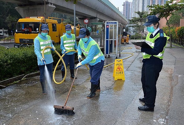 Cleaning workers step up street cleaning to tie in with the Food and Environmental Hygiene Department's territory-wide year-end clean-up campaign.