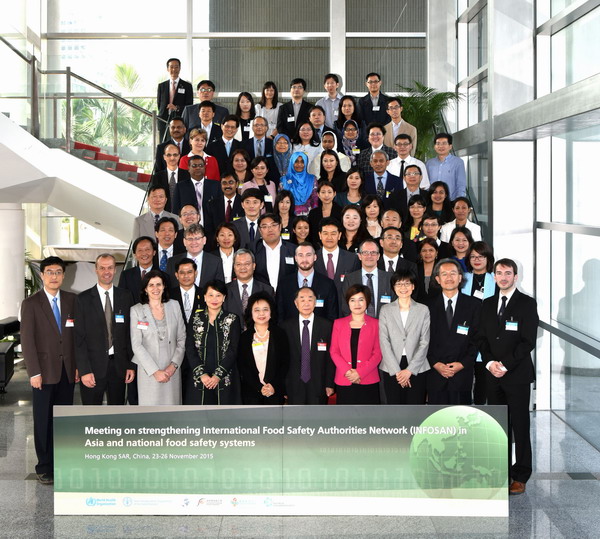 谢凌洁贞(前排左四)与出席会议的嘉宾合照。